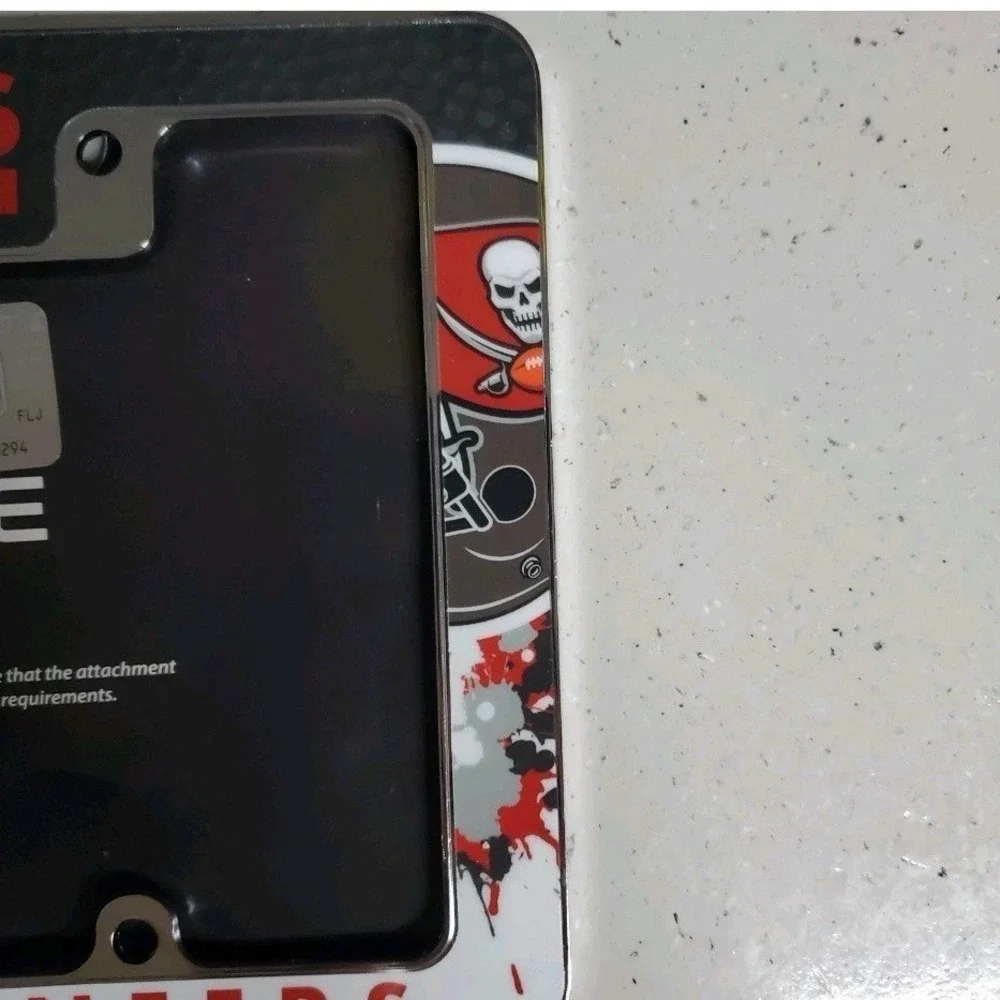 Tampa Bay Buccaneers Metal License Plate Frame Chrome Tag Cover‎ All Over...